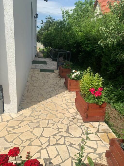 Erd - Csendes, Kenyelmes Csaladi Haz Apartment Екстериор снимка