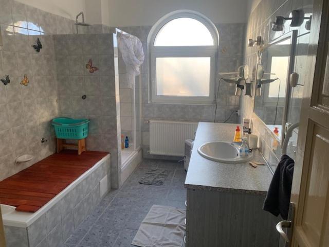 Erd - Csendes, Kenyelmes Csaladi Haz Apartment Екстериор снимка